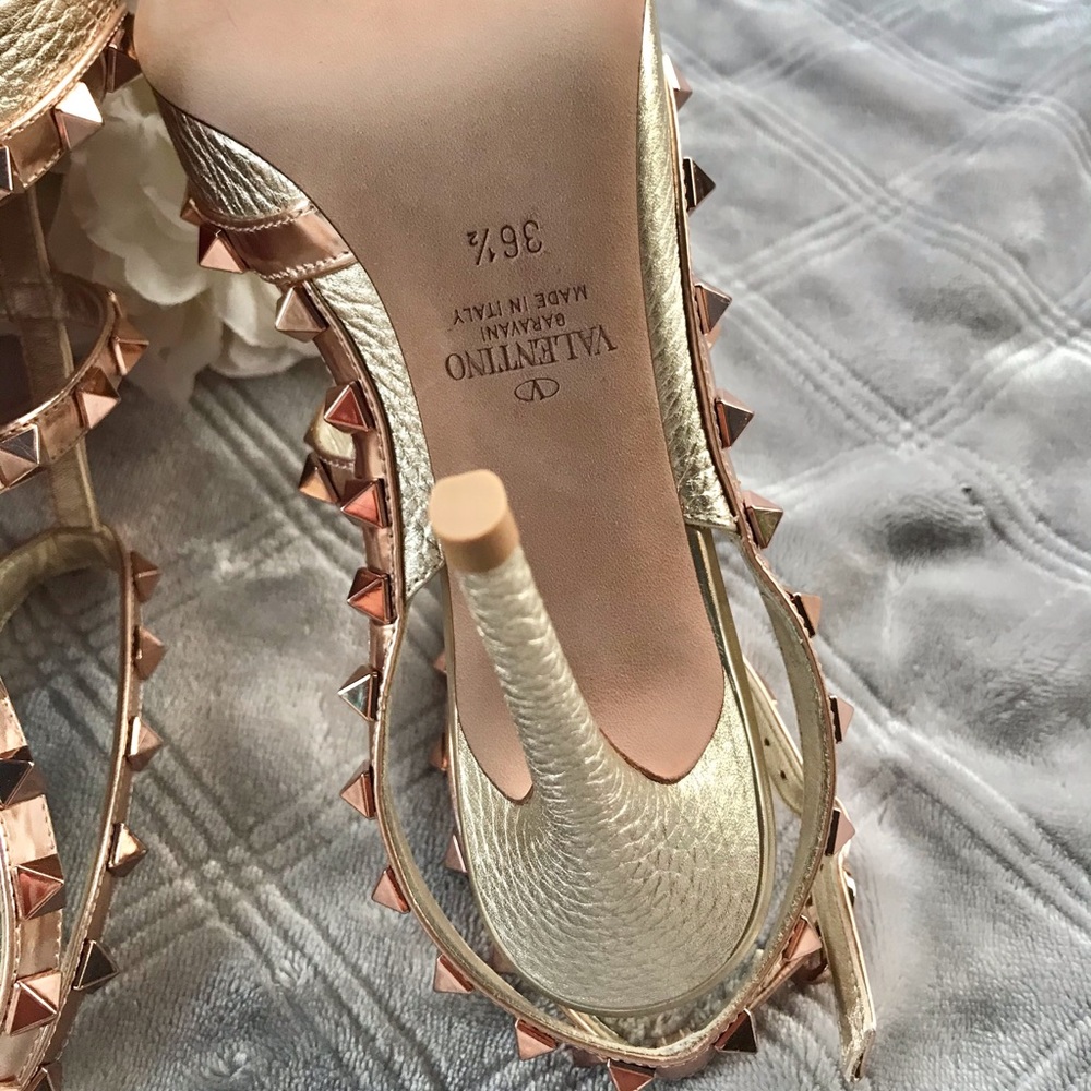 Valentino Rockstud Pumps - Picture 6 of 16